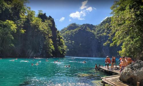 Kayangan Lake